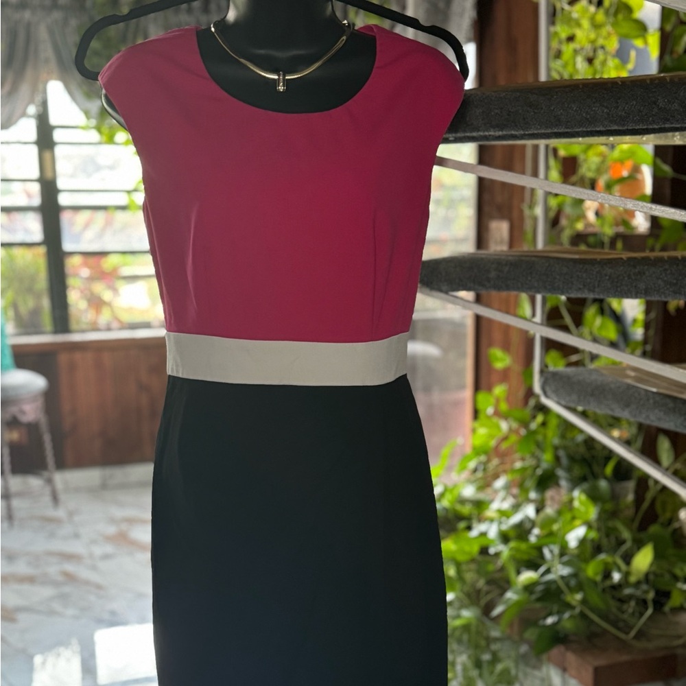Calvin Klein Collection Red and White Sheath Dress Sleeveless Midi